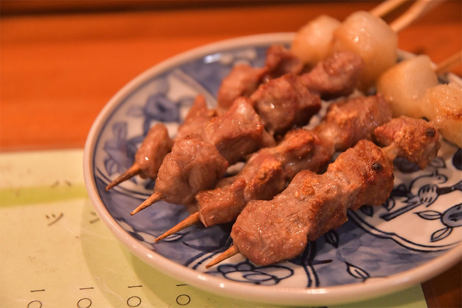 Khám phá mô hình Izakaya Đà Lạt độc đáo tại Hana Sushi. Không gian nhậu đêm se lạnh ấm cúng, thực đơn nướng, lẩu Nhật chuẩn vị và rượu Sake